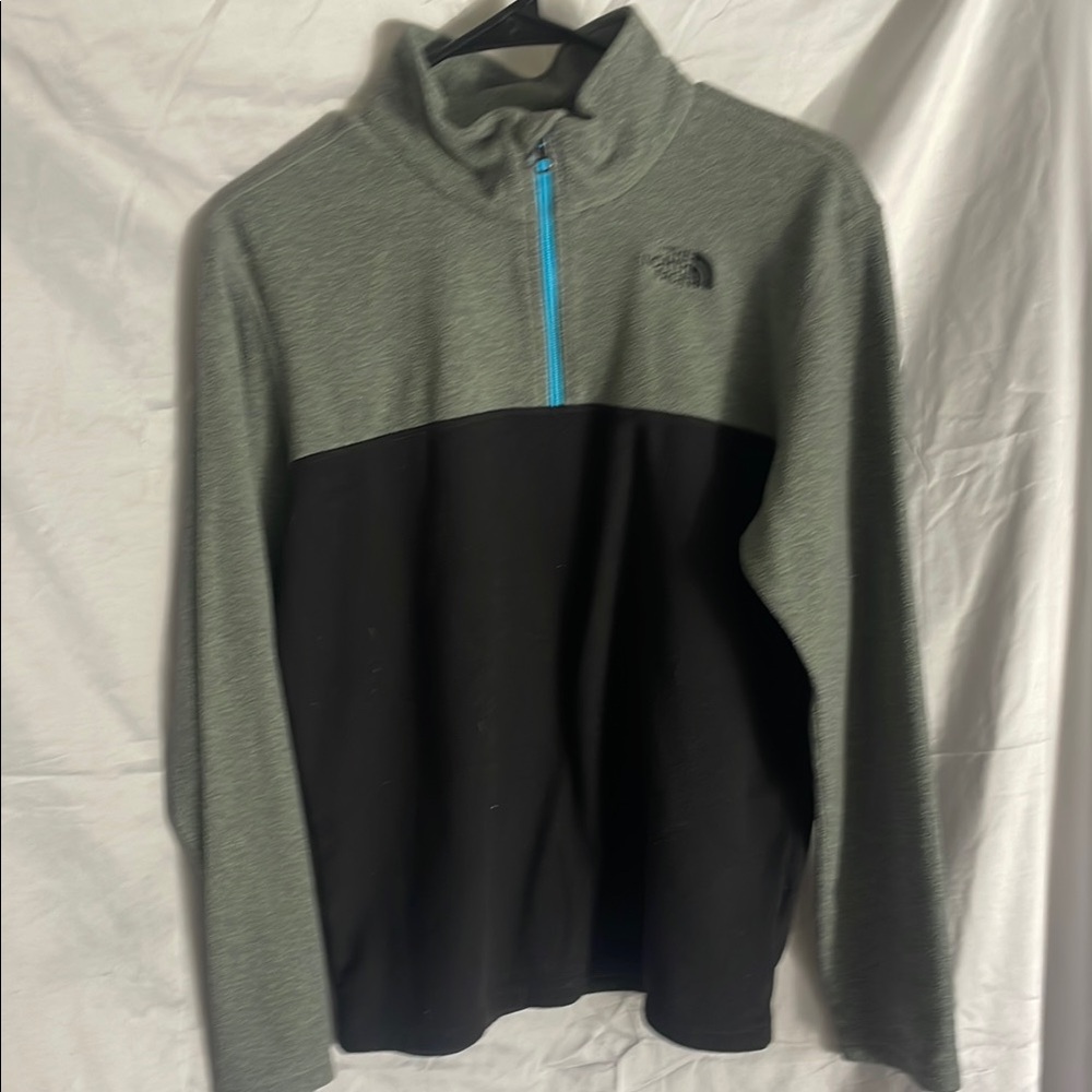 The North Face Men's Gray and Black Sweater